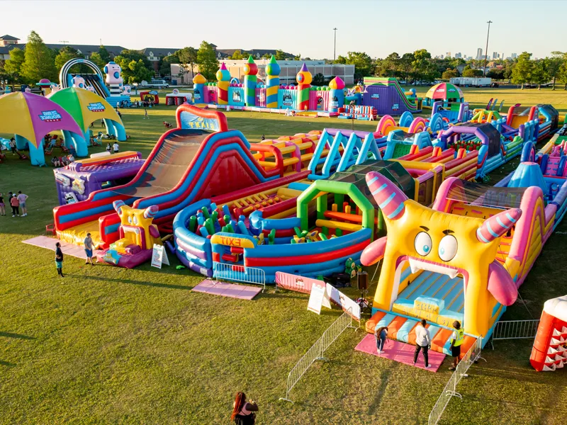 Kakšni so materiali za ponjavo za napihljive gradove?