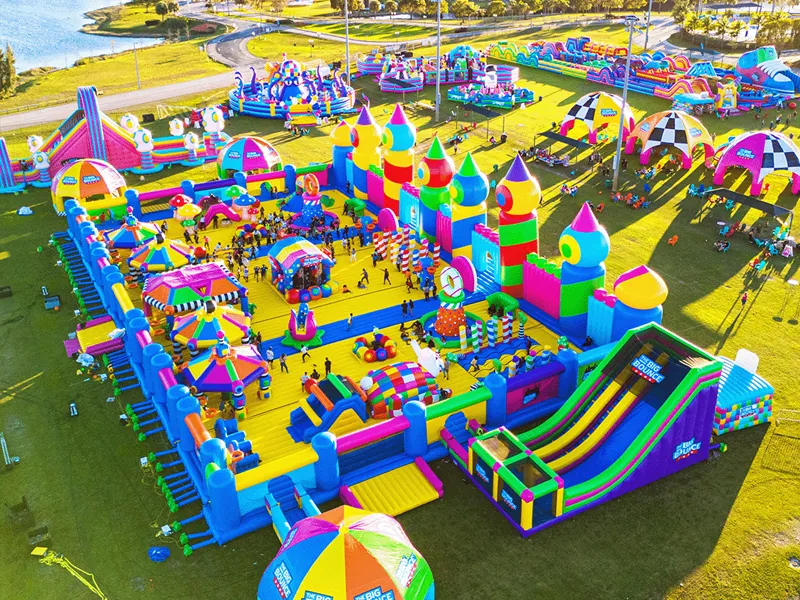 Iz česa je sestavljen napihljiv grad?